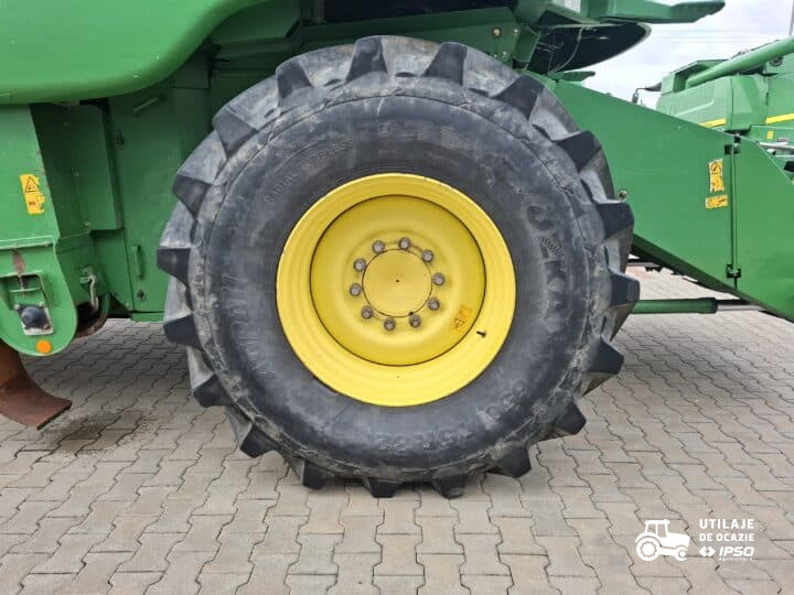 John Deere W540 + Header paioase