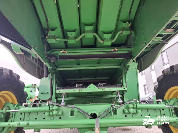 John Deere W540 + Header paioase