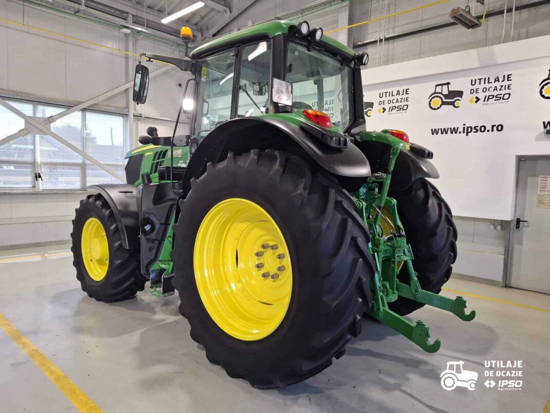 John Deere 6195M