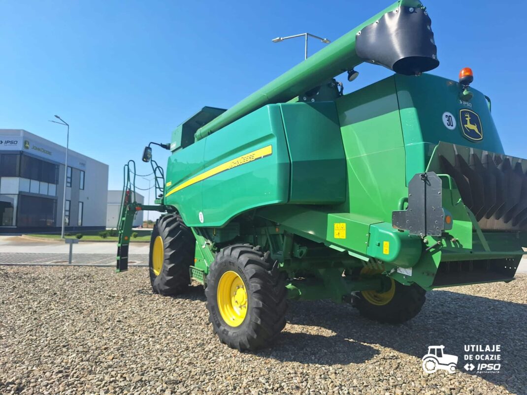 John Deere W550 + Header paioase