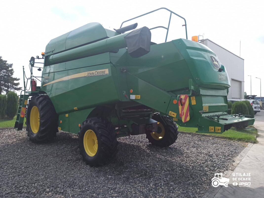 John Deere W440 + Header paioase