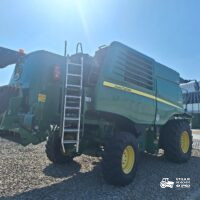 John Deere W550