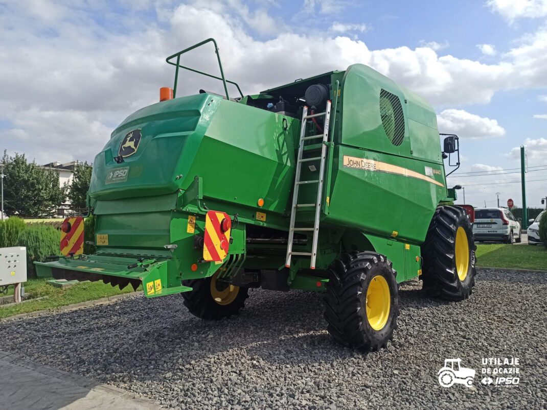 John Deere W440 + Header paioase