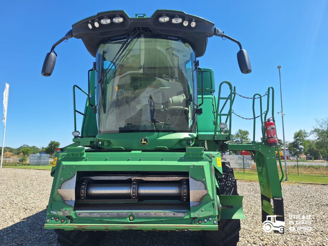 John Deere W550 + Header paioase