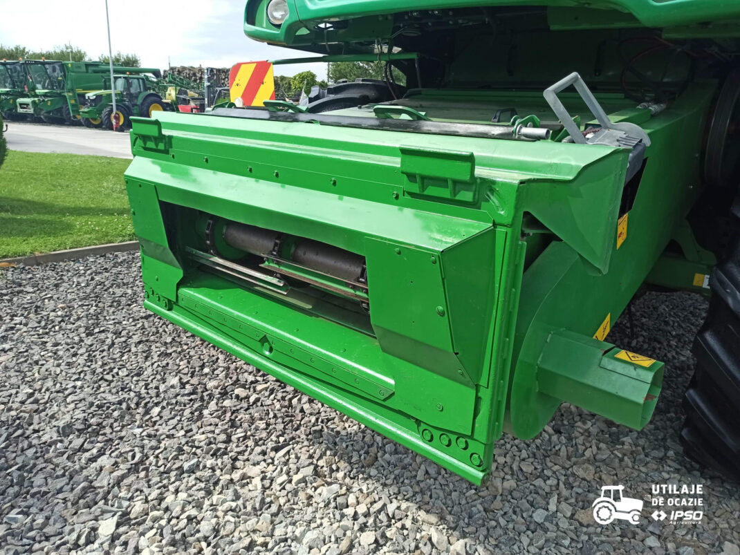 John Deere W440 + Header paioase