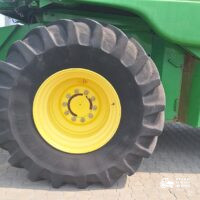John Deere W550 + Header paioase