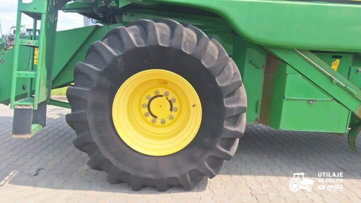 John Deere W550 + Header paioase