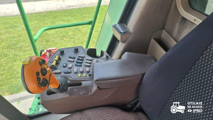 John Deere W550 + Header paioase