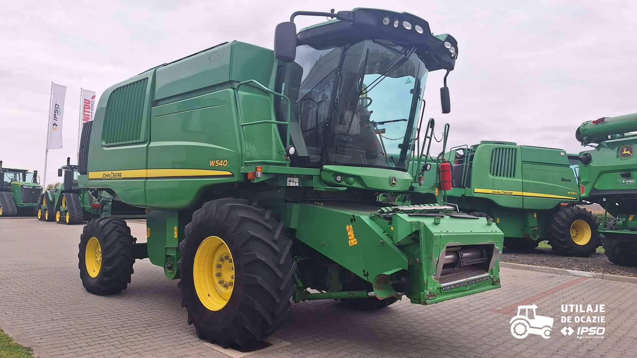 John Deere W540 + Header paioase