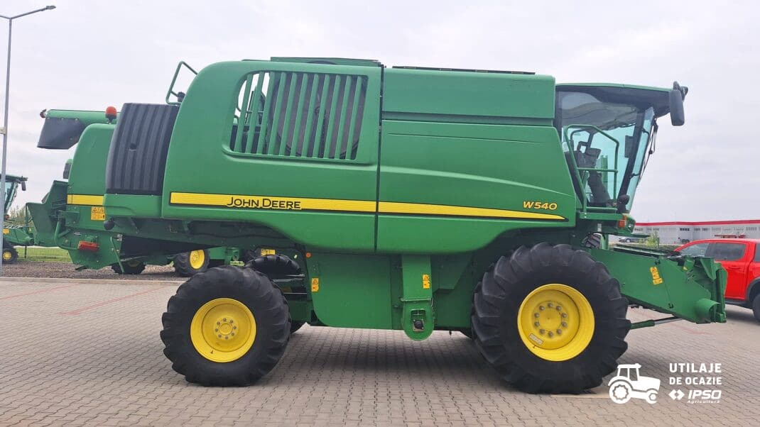 John Deere W540 + Header paioase