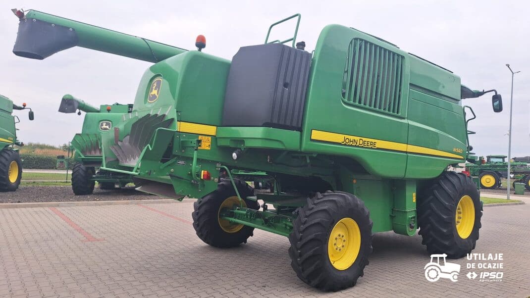 John Deere W540 + Header paioase