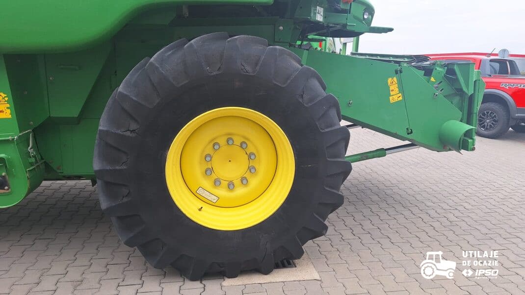 John Deere W540 + Header paioase