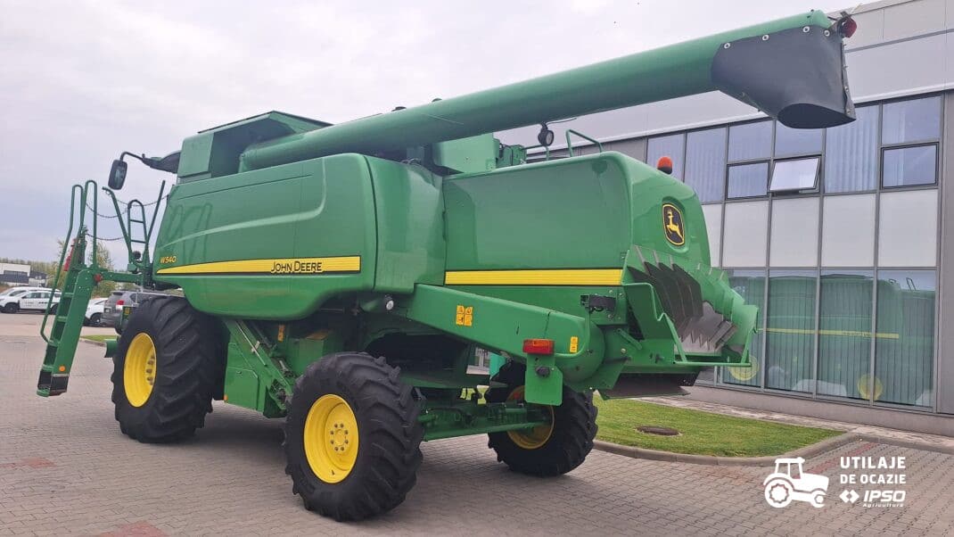 John Deere W540 + Header paioase