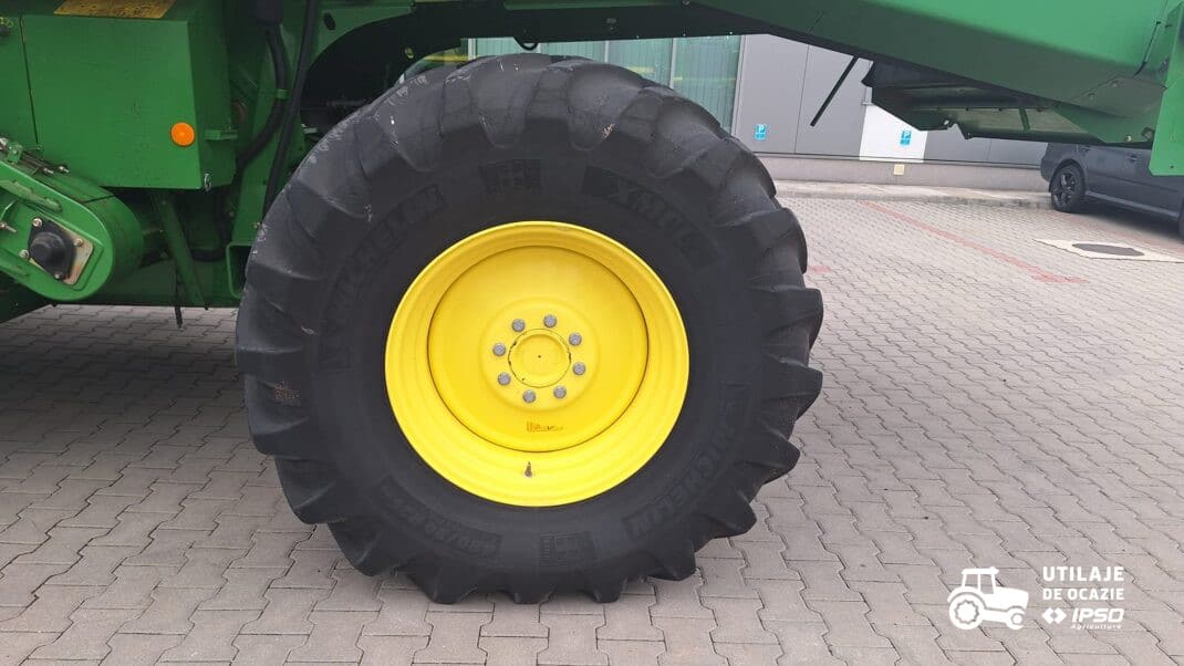 John Deere W540 + Header paioase