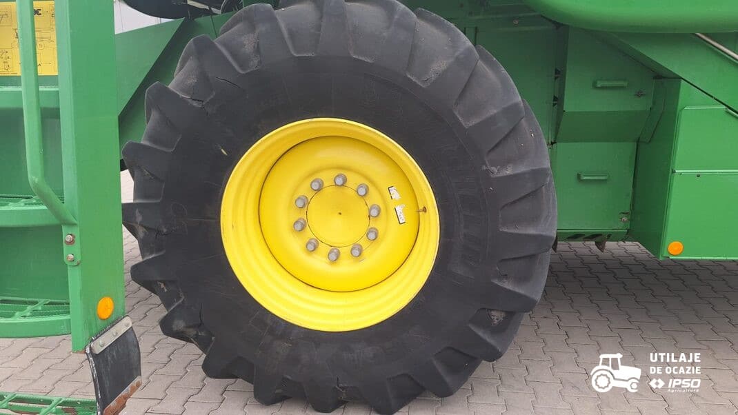 John Deere W540 + Header paioase
