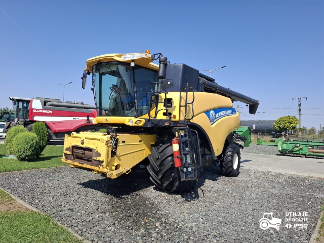 Combina New Holland model CR8070 + Header paioase