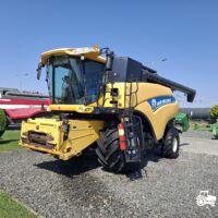 Combina New Holland model CR8070 + Header paioase