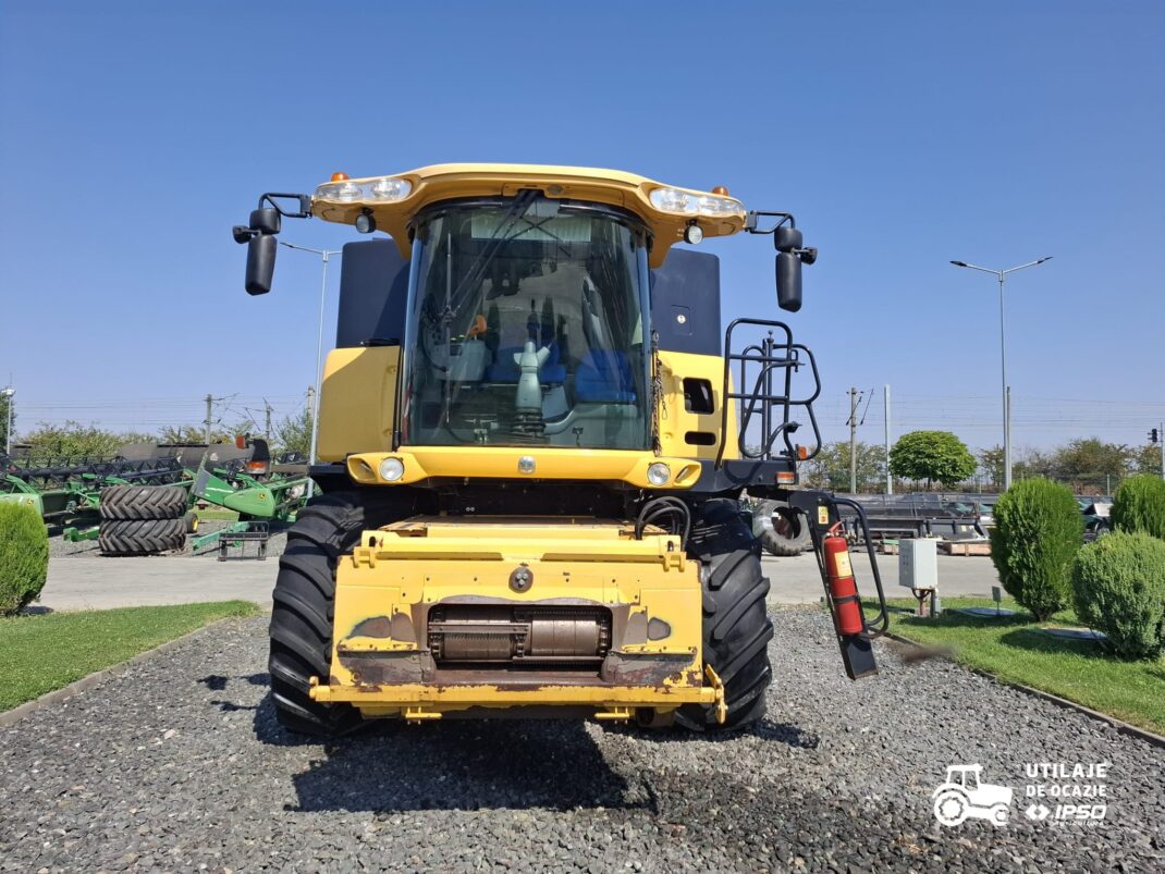 Combina New Holland model CR8070 + Header paioase