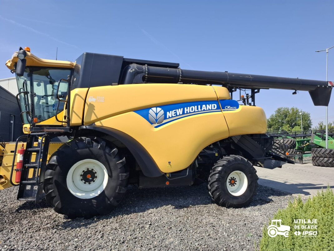 Combina New Holland model CR8070 + Header paioase