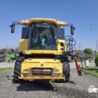 Combina New Holland model CR8070 + Header paioase