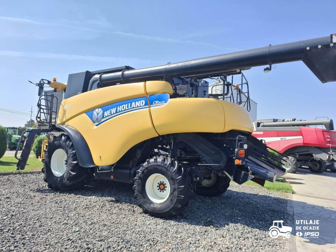 Combina New Holland model CR8070 + Header paioase