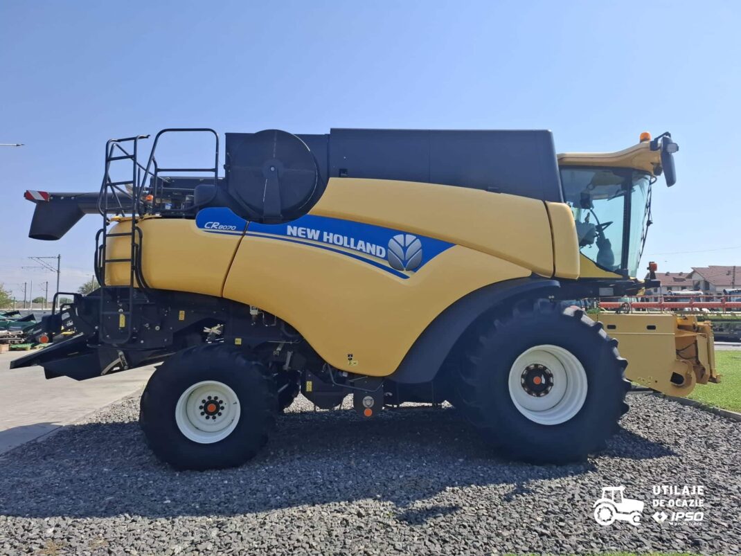 Combina New Holland model CR8070 + Header paioase
