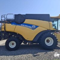 Combina New Holland model CR8070 + Header paioase