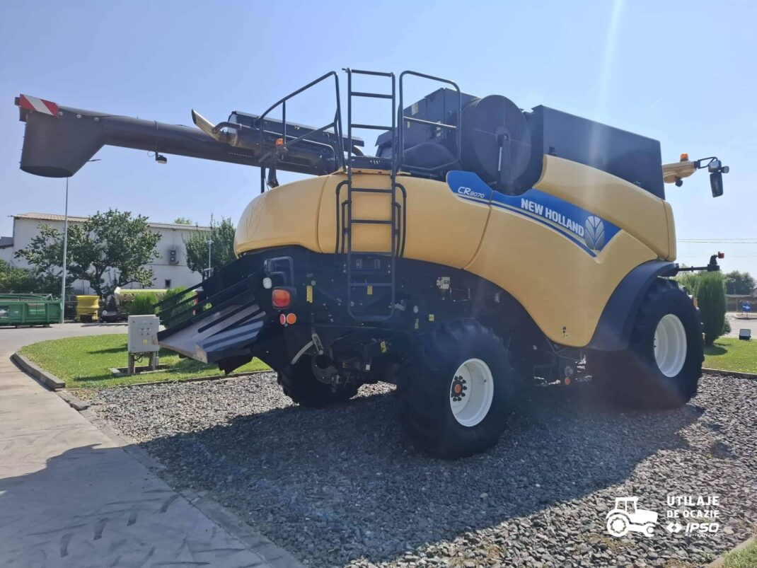 Combina New Holland model CR8070 + Header paioase