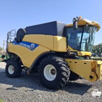 Combina New Holland model CR8070 + Header paioase