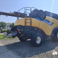 Combina New Holland model CR8070 + Header paioase