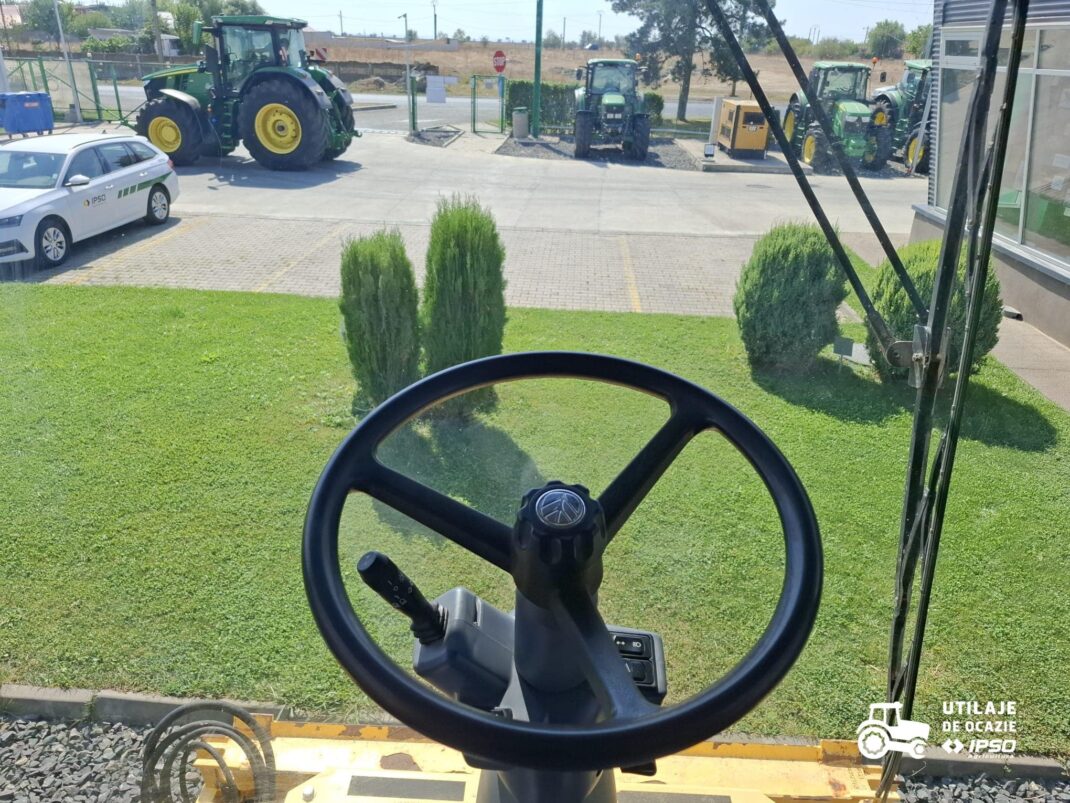 Combina New Holland model CR8070 + Header paioase