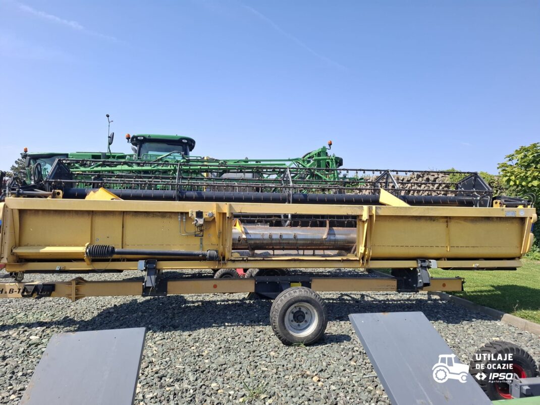 Combina New Holland model CR8070 + Header paioase