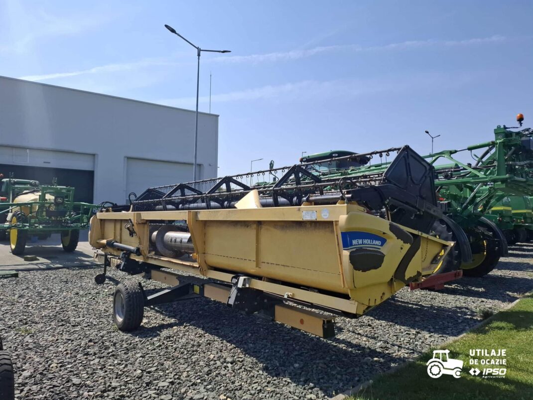 Combina New Holland model CR8070 + Header paioase