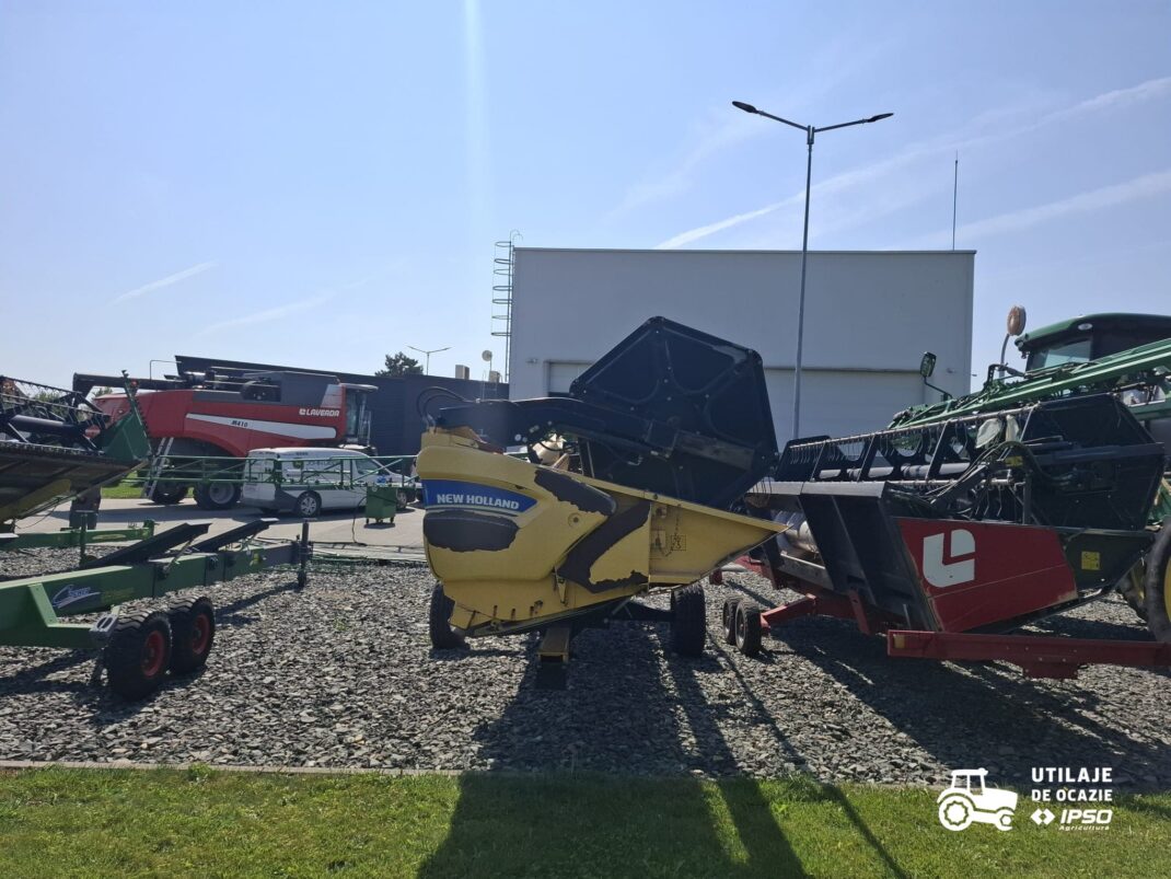 Combina New Holland model CR8070 + Header paioase