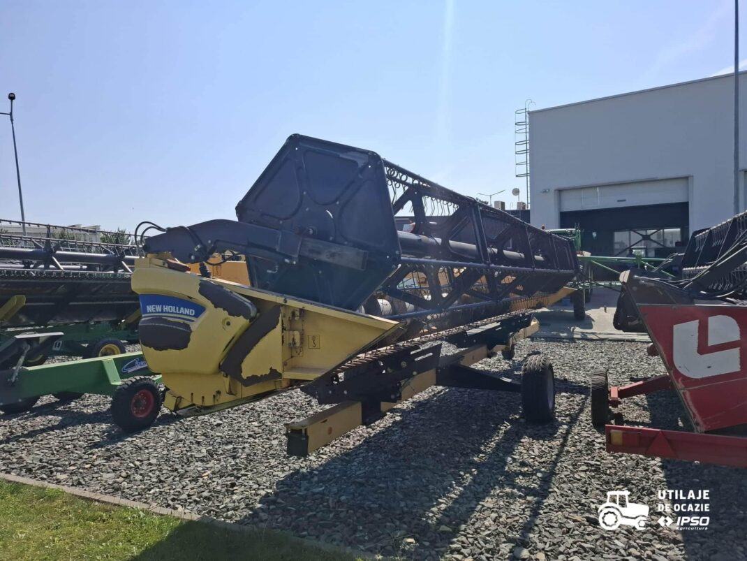 Combina New Holland model CR8070 + Header paioase