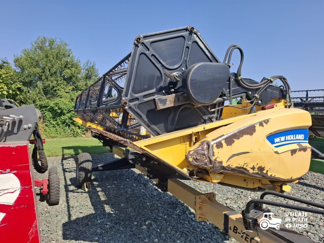 Combina New Holland model CR8070 + Header paioase