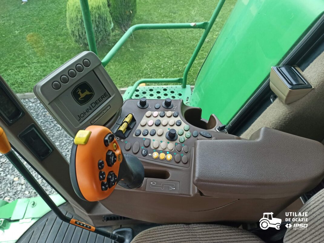 John Deere W660 + Header paioase