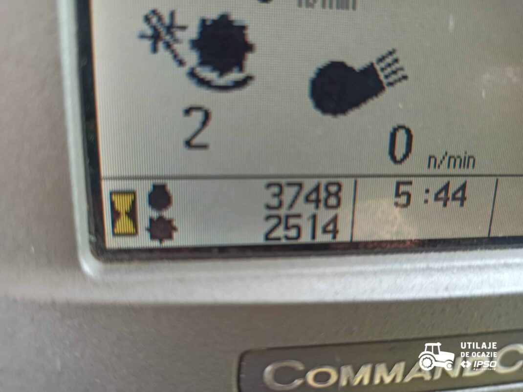 John Deere W660 + Header paioase