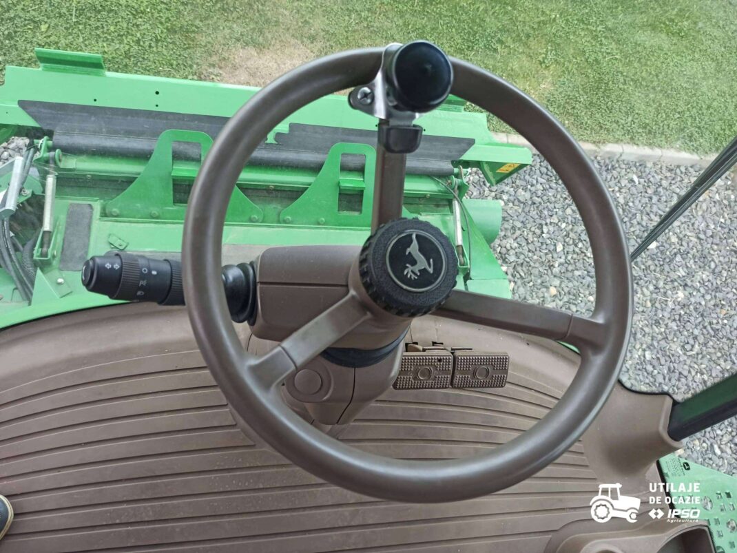 John Deere W540 + Header paioase