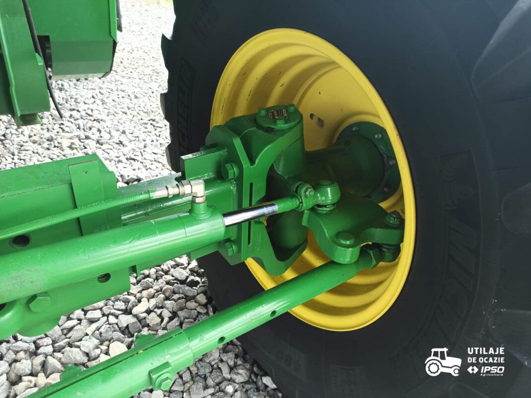 John Deere W660 + Header paioase