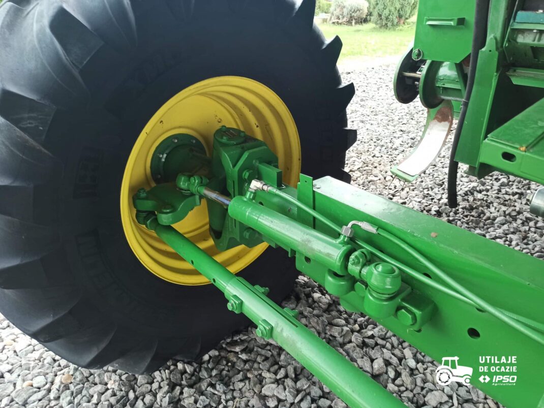 John Deere W660 + Header paioase