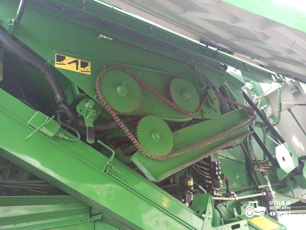 John Deere W660 + Header paioase