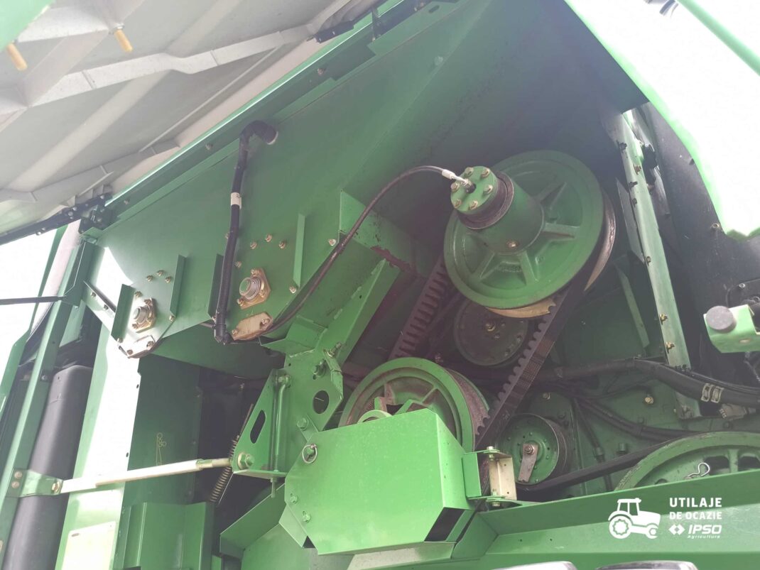 John Deere W660 + Header paioase