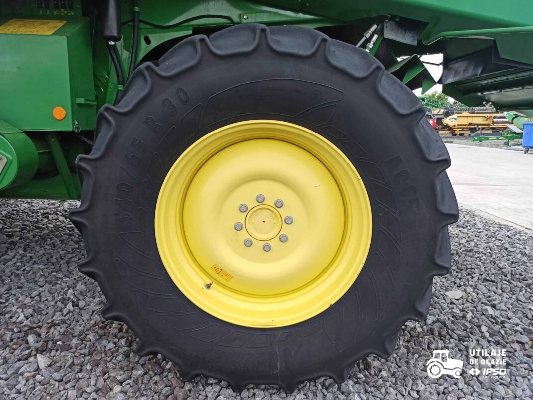 John Deere W540 + Header paioase