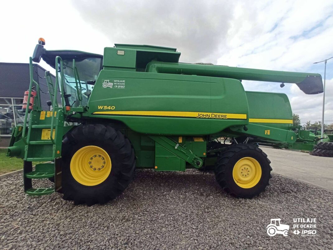 John Deere W540 + Header paioase