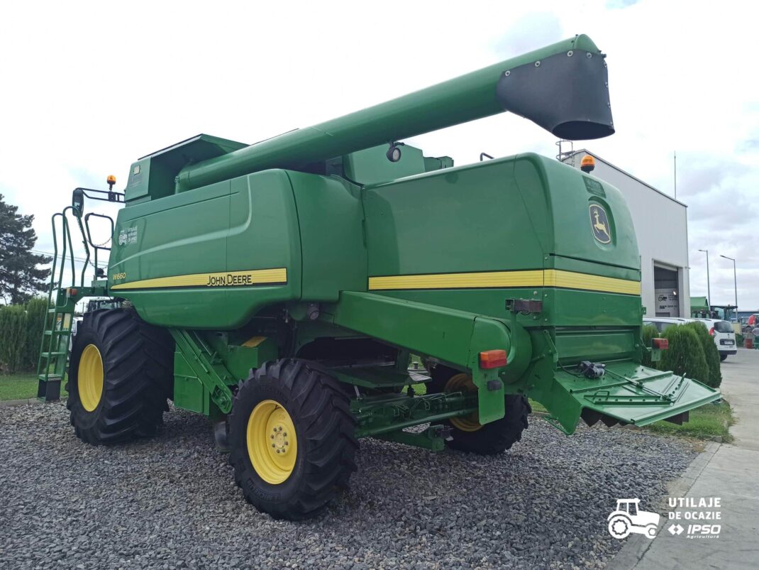 John Deere W660 + Header paioase
