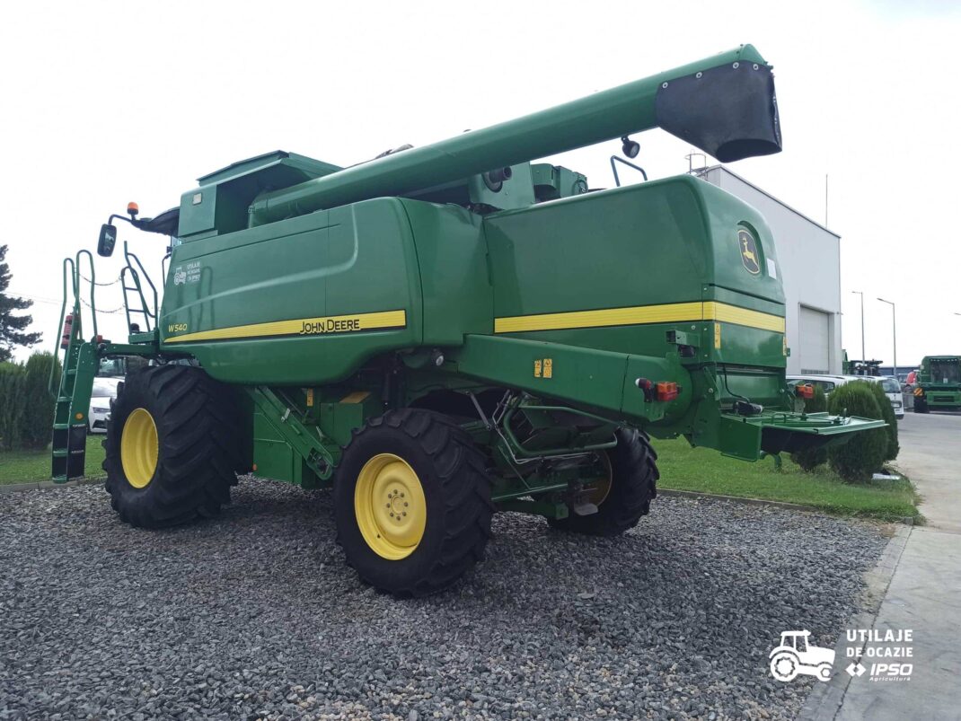 John Deere W540 + Header paioase