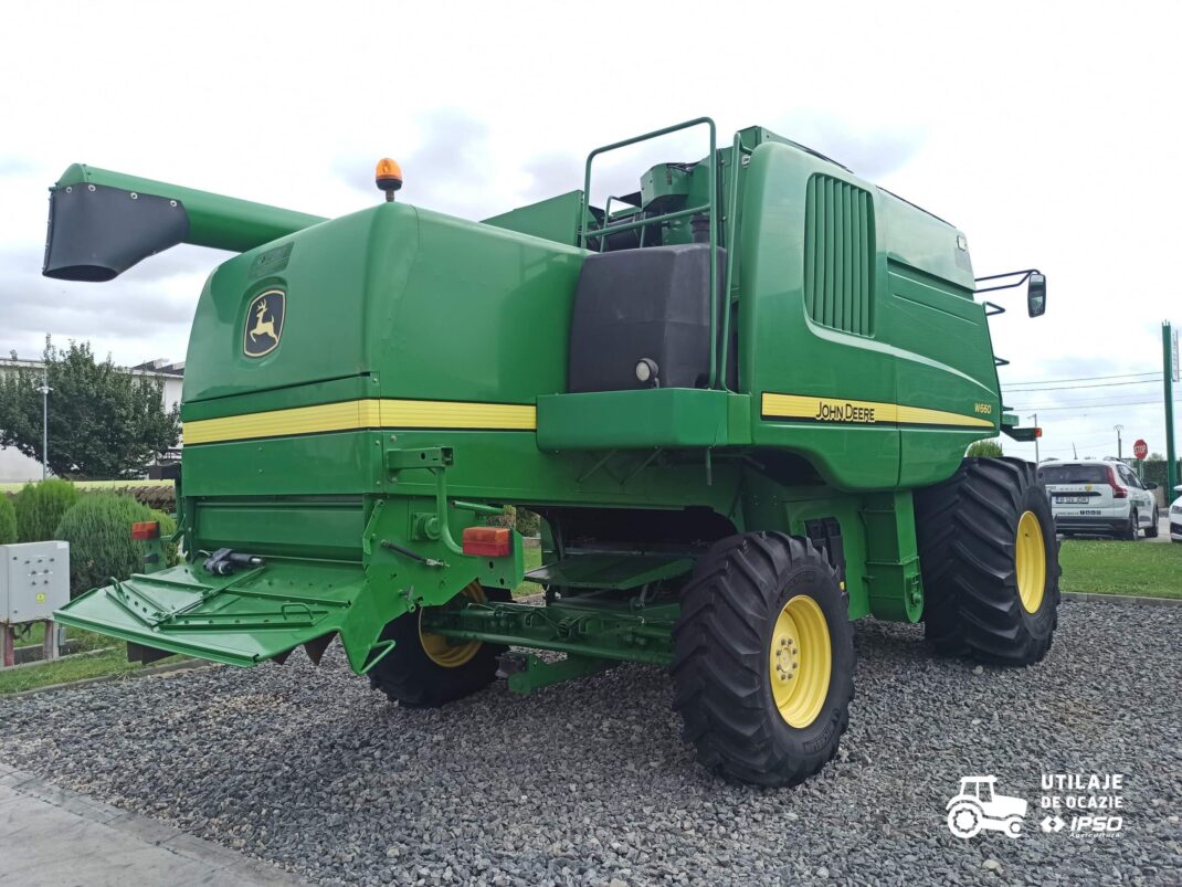 John Deere W660 + Header paioase