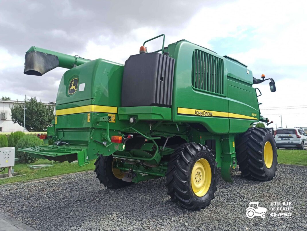John Deere W540 + Header paioase