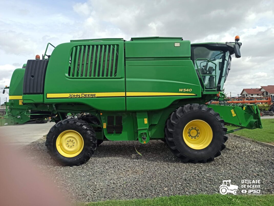 John Deere W540 + Header paioase